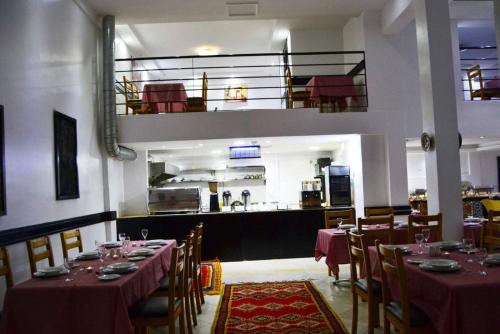Rose Valley Hotelにあるレストランまたは飲食店