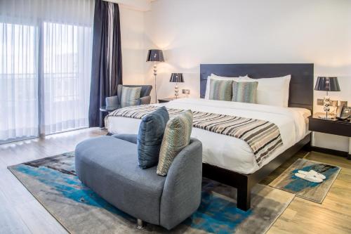 Una cama o camas en una habitación de Amaryllis Hotel Blantyre