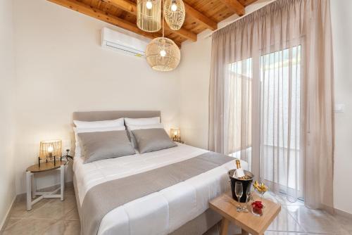 Postel nebo postele na pokoji v ubytování ANASTASIOS HOUSE STEGNA