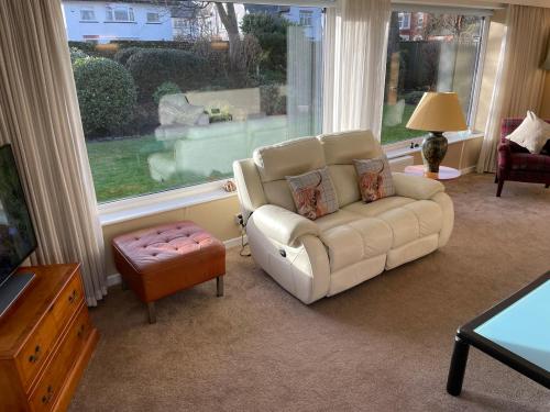 Χώρος καθιστικού στο 'Sounion' - Fabulous, spacious modern house with large private garden in Leafy Lytham