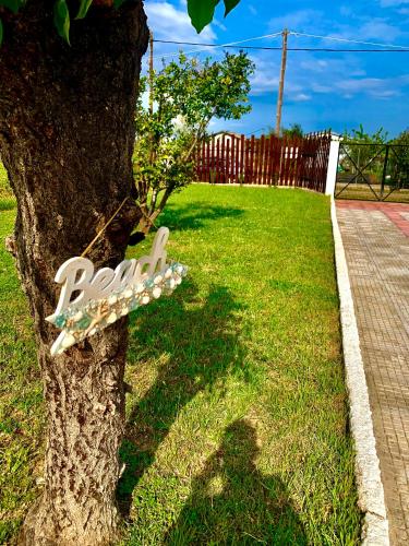 Taman di luar Villa ,,Sea Breeze,, - home by the sea