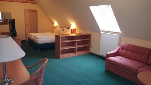 Una cama o camas en una habitación de Land-gut-Hotel Hotel Adlerbräu