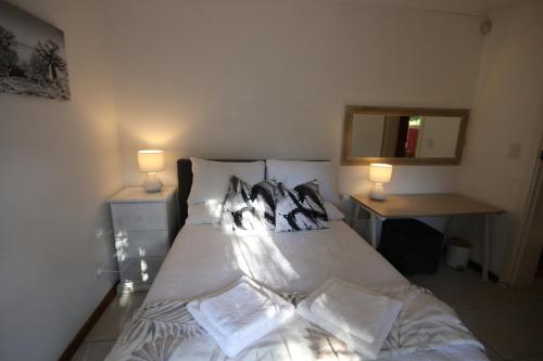 Gallery image of 17 HAWKES HEAD SELF CATERING in East London