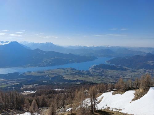 a view of a lake from the top of a mountain at leparadisachorges in Chorges