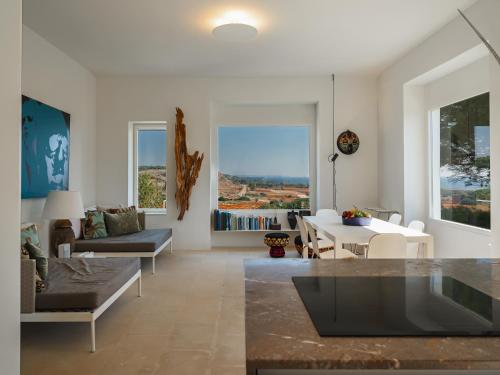 Χώρος καθιστικού στο Kubo Sea Views Luxury Escape