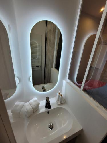 Et badeværelse på Appartement central typiquement bordelais