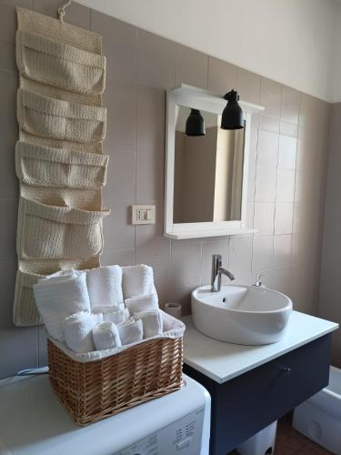 a bathroom with a sink and a basket of towels at Villa Rosaria in Vasto
