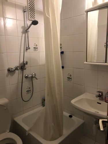 Ванная комната в Ruhige und erholsame Wohnung mit Balkon