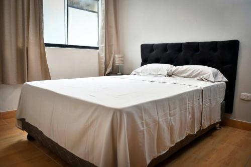 Postel nebo postele na pokoji v ubytování Moderno y hermoso apartamento en Tarapoto con 3 Dormitorios, ideal para familias