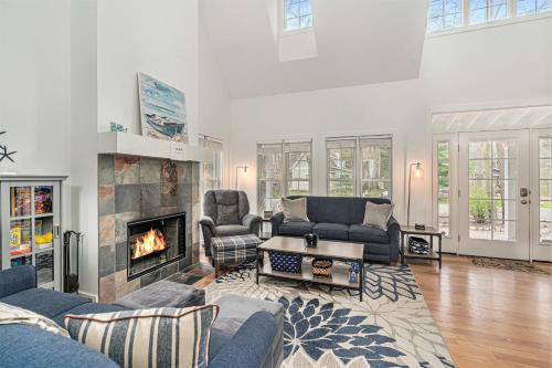 Lakeshore Cottage – Photos 2