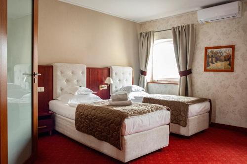 Säng eller sängar i ett rum på Hotel Spichlerz Lubawa