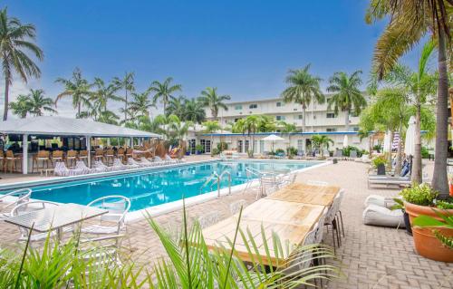 Bazén v ubytování Skipjack Resort & Marina nebo v jeho okolí