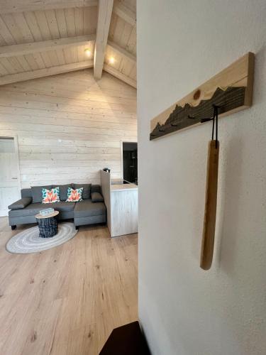 Ruang duduk di Fuxbau Waldlounge inklusive Chiemgaukarte