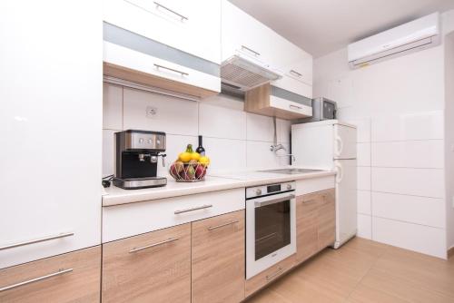 Kuchyňa alebo kuchynka v ubytovaní Anamari apartment