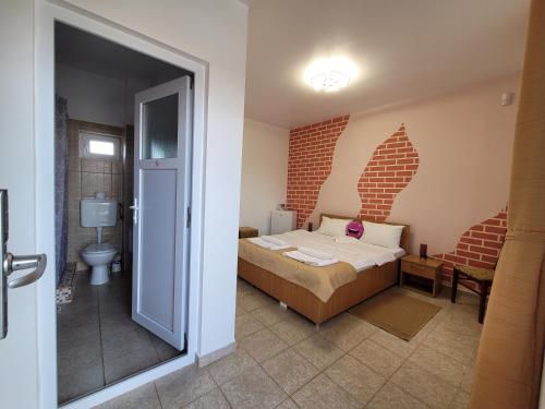 Ένα ή περισσότερα κρεβάτια σε δωμάτιο στο Vila Sophia