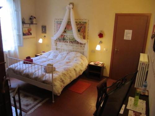A bed or beds in a room at Villa Arianna B&B