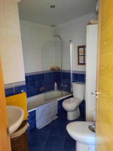 Kúpeľňa v ubytovaní Exclusivo apartamento en Raxó ( Sanxenxo)