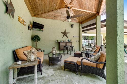 a living room with wicker furniture and a ceiling fan at Almost There in Bradenton
