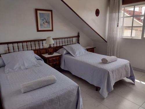 Katil atau katil-katil dalam bilik di Apartamento de 3 Habitaciones y un baño SIN cocina en San Vicente de O Grove