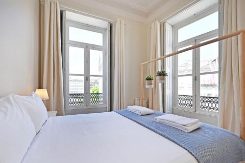 En eller flere senge i et værelse på Inn Oporto Old Town Apartments