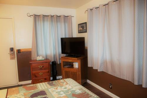 a bedroom with a bed and a television on a dresser at Fireside Lodge in Big Bear Lake