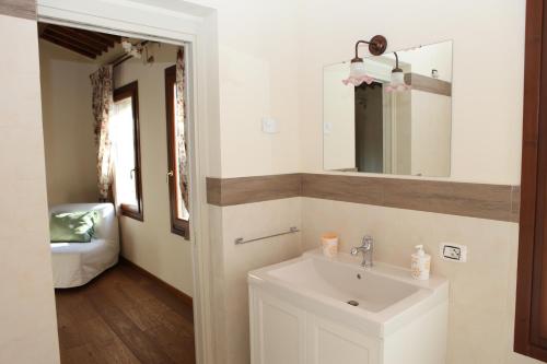 Koupelna v ubytování B&B "Corte San Tomaso"
