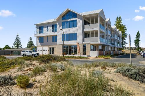 an apartment building on the beach with a parking lot at Hamptons By The Beach - Moana - C21 SouthCoast Holidays in Moana