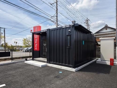 a black container sitting in a parking lot at HOTEL R9 The Yard Minokamo in Minokamo