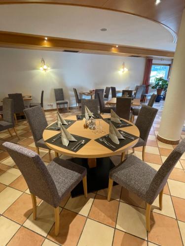 Un restaurante u otro lugar para comer en Hotel Larch