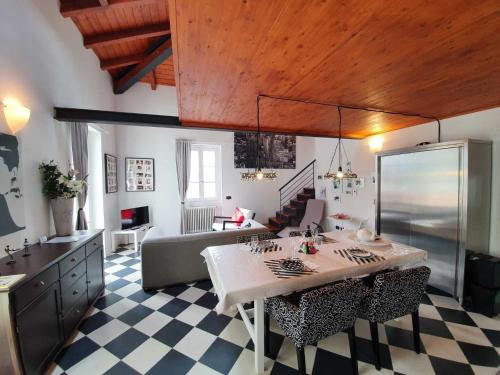 Inviting apartment in Bellano with balcony