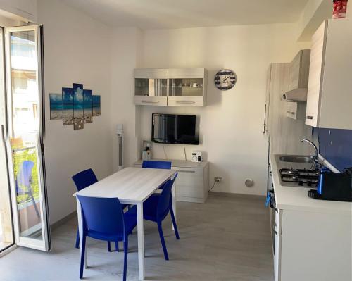 a kitchen with a table and chairs in a room at Jak's Home Laigueglia in Laigueglia