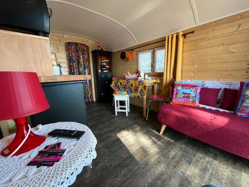 Roulotte en Camargue-Hébergement insolite \"LA ROULOTTE DE ROMIE\", à 15 minutes d'AIGUES-MORTES