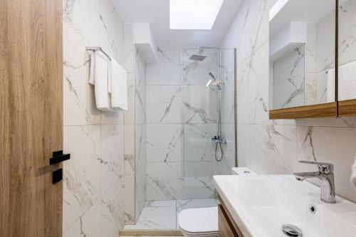 Ένα μπάνιο στο Stone Project Villa