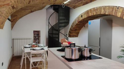 A kitchen or kitchenette at Sant'Angelo House