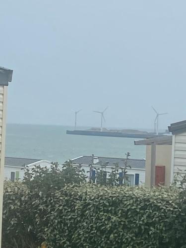 ル・ポルテルにあるCAMPING LE PHARE D OPALE mobile home L07のギャラリーの写真