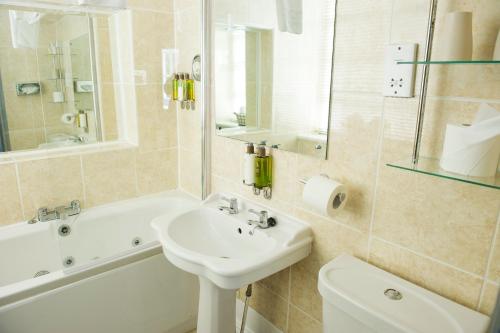 Un baño de Crown Hotel Wetheral