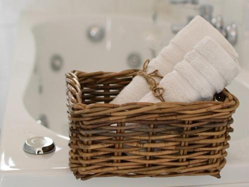 a basket of towels sitting on top of a bathroom sink at queen 24 in Taranto