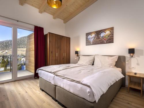 Ένα ή περισσότερα κρεβάτια σε δωμάτιο στο Classic holiday home in Matrei in Osttirol with sauna