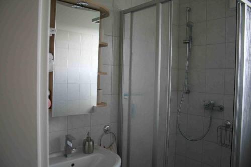 Bilik mandi di Übernachtung bei Michael - Ferienwohnung Rostock