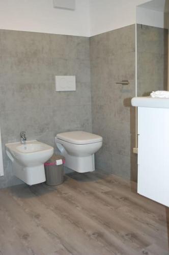 a bathroom with a toilet and a sink at LA CIESA DEI SIORI in Alleghe