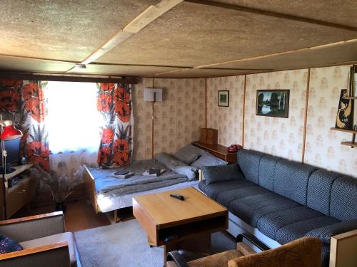 a living room with a couch and a table at Vedru Puhketalu in Väike-Rakke