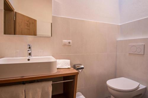 Ένα μπάνιο στο Thusnelda Apartment B
