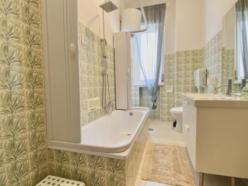 a bathroom with a tub and a sink and a toilet at Guest House Service - Game Apartment in Modugno