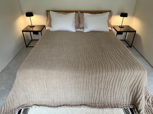 Postel nebo postele na pokoji v ubytování Liepu māja