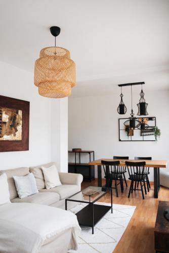 Sunny and modern apartment ideal for groups