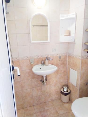 a bathroom with a sink and a mirror at Kъща за гости Прохлада 3 и 4 етаж in Sinemorets