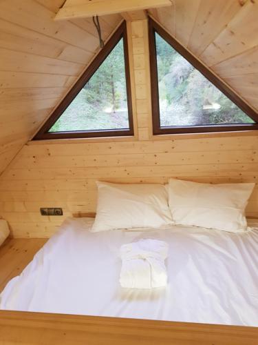 Un pat sau paturi într-o cameră la Cozy Cottage Feel Free continental