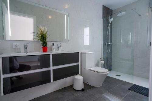 Koupelna v ubytování Luxurious apartment with large terrace and sea views