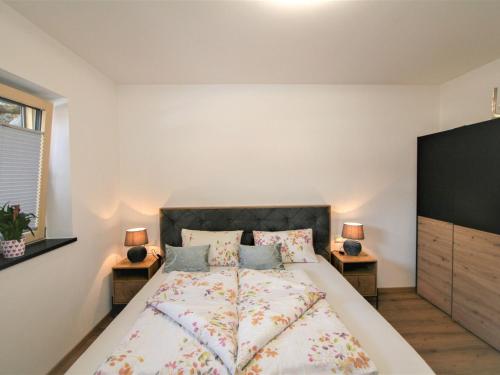 Кровать или кровати в номере Apartment Haus Sonja by Interhome