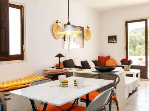 Posedenie v ubytovaní Apartment Edifici Port del Rei by Interhome